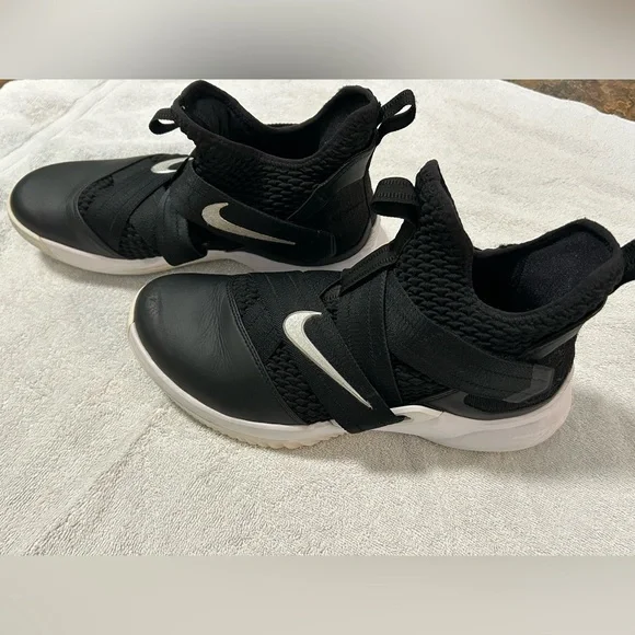 Nike 2018 LeBron Soldier 12 Mens Laceless Black & White Basketball Sneakers 9.5 - Picture 8 of 14